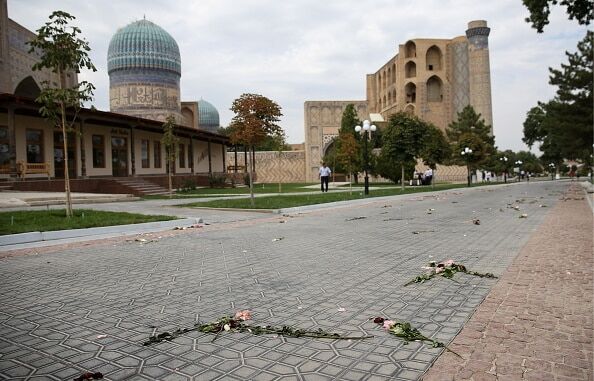 Опубліковано фоторепортаж із похорону президента Узбекистану Карімова