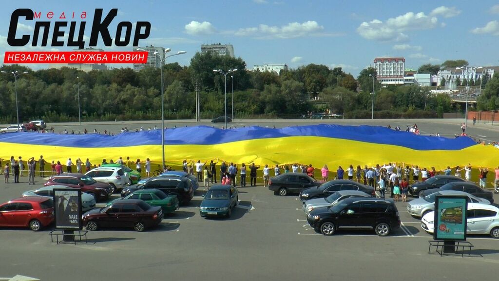 Найбільший у світі: у Сумах розгорнули гігантський прапор України