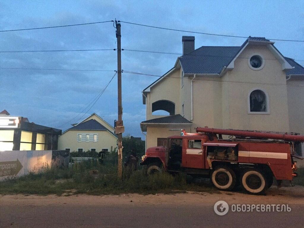 Неизвестные жгут автомобили и угрожают работникам сельсовета Петропавловской Борщаговки