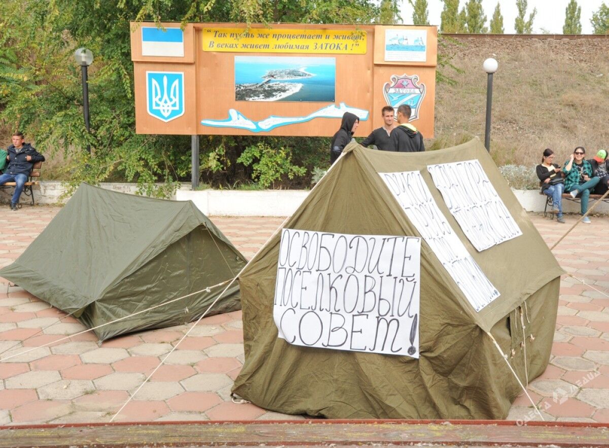 Пора судить: жители Затоки провели митинг против рейдеров