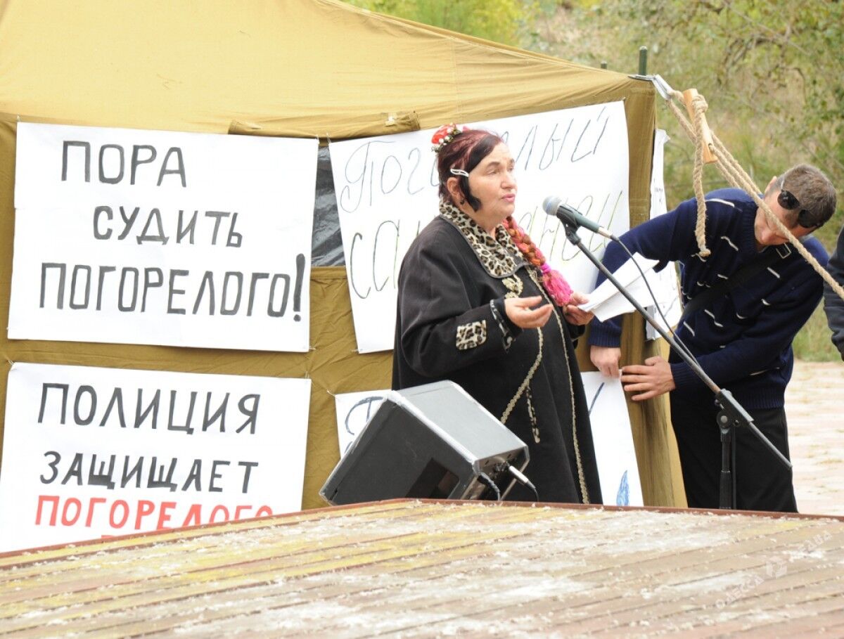 Пора судить: жители Затоки провели митинг против рейдеров