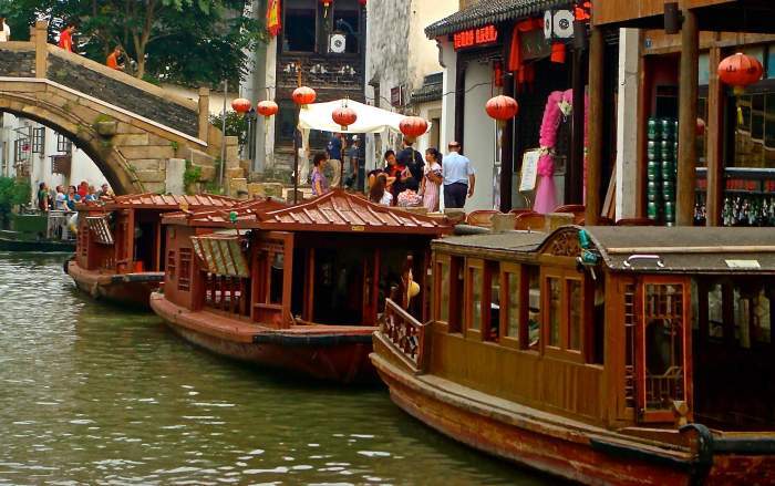 "Венеции" мира: топ-5 самых красивых городов на воде - фото