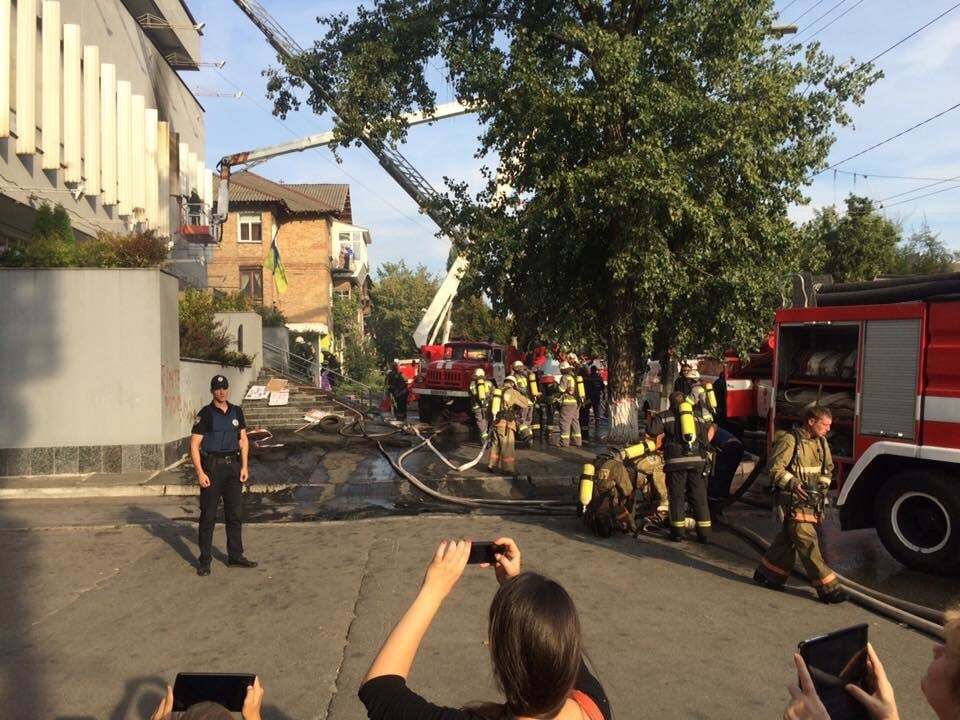 У Києві підпалили редакцію "Подробиць" телеканалу "Інтер"