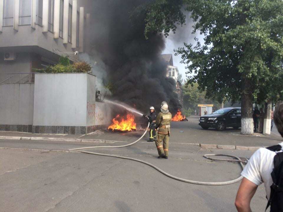 У Києві підпалили редакцію "Подробиць" телеканалу "Інтер"