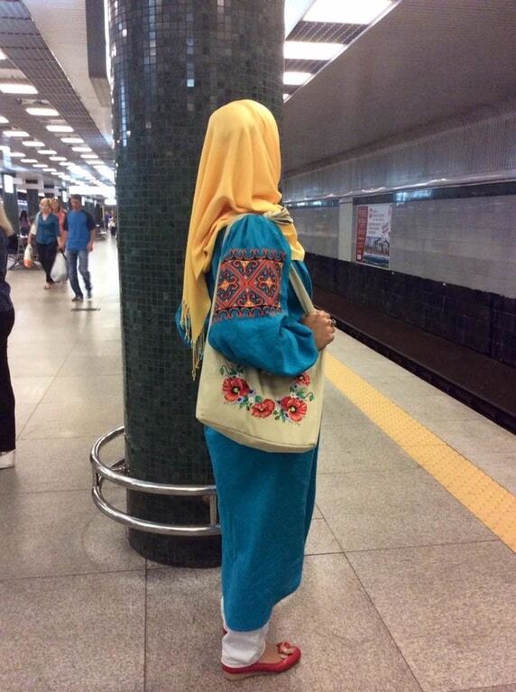 Украинская мусульманка: соцсети пришли в восторг от необычной пассажирки киевского метро. Фотофакт