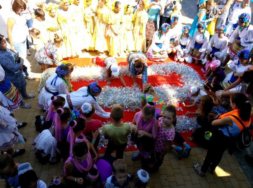 60 кг сахара: самый большой герб Украины из конфет появился в Днепре