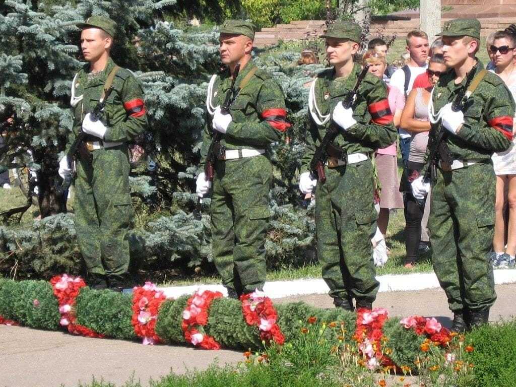 На оккупированном Донбассе в качестве памятника установили БМП