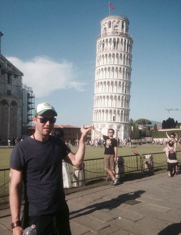 Тревел-троллинг: парень высмеял "баянистые" фото туристов с Пизанской башней