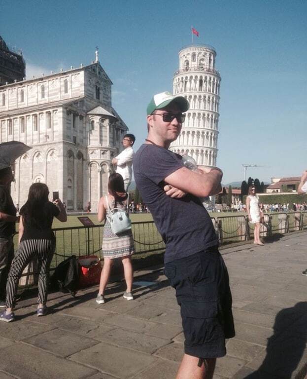 Тревел-троллинг: парень высмеял "баянистые" фото туристов с Пизанской башней
