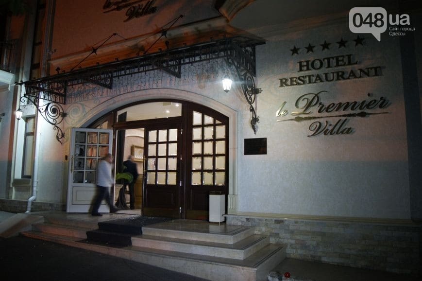 Захват отеля в Одессе: в сети показали последствия стрельбы. Опубликованы фото, видео