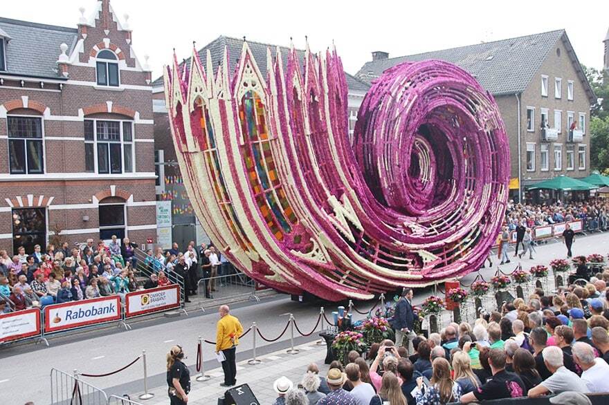 В Нидерландах прошел крупнейший в мире парад цветов: удивительные фото