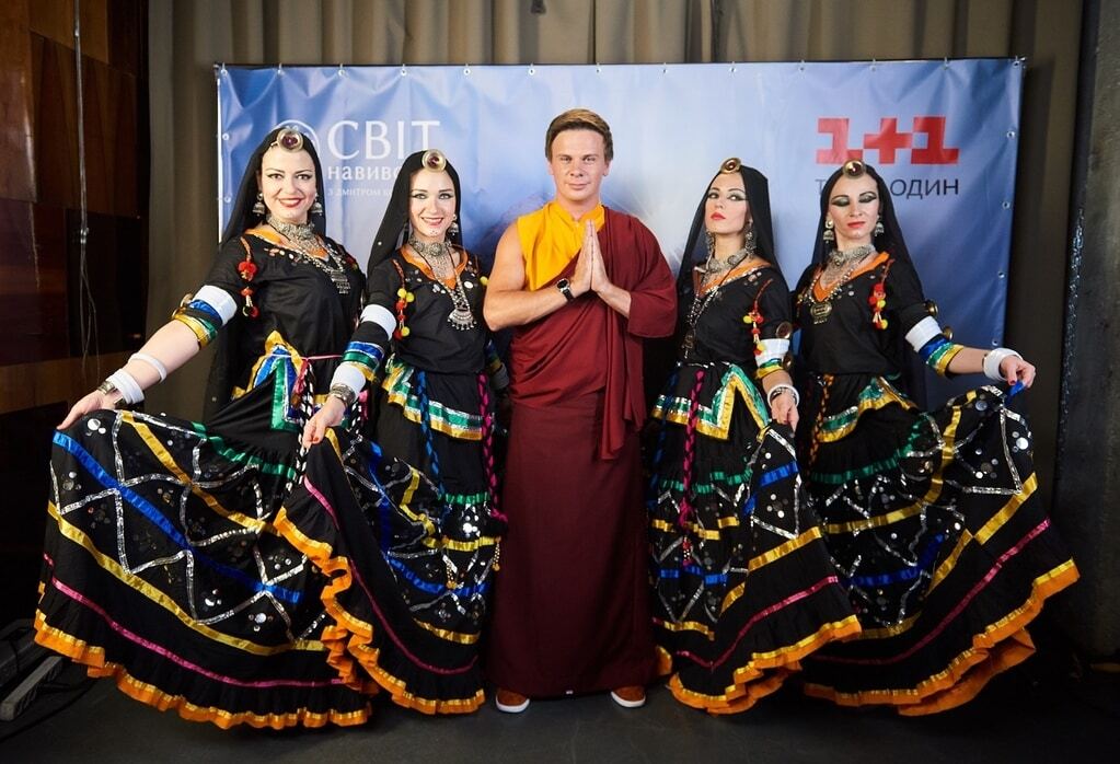 Дмитрий Комаров в образе тибетского монаха презентовал 8-й сезон экстремального тревел-шоу "Мир наизнанку"