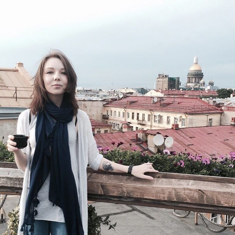 Дочь Шнурова отправилась отдыхать в Крым