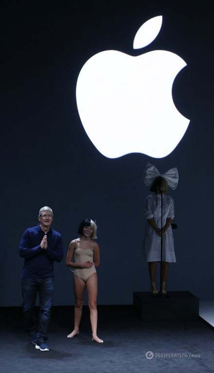 На презентации Apple выступила самая загадочная певица современности