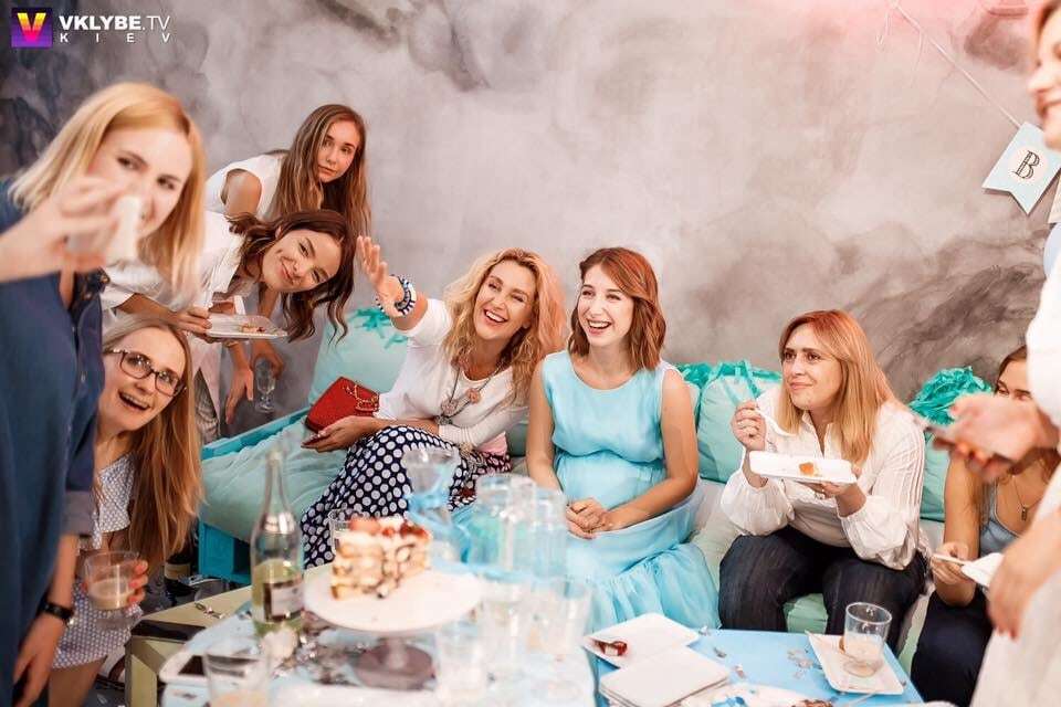 Дочь Снежаны Егоровой устроила нежную вечеринку в честь второй беременности: опубликованы фото