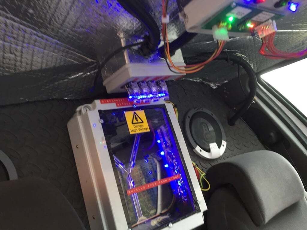 "Назад в будущее": в Британии продают "машину времени" всего за тысячу фунтов - фото