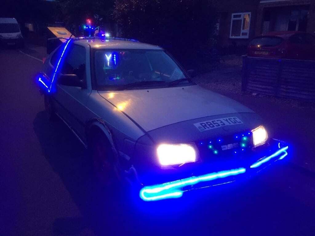 "Назад в будущее": в Британии продают "машину времени" всего за тысячу фунтов - фото