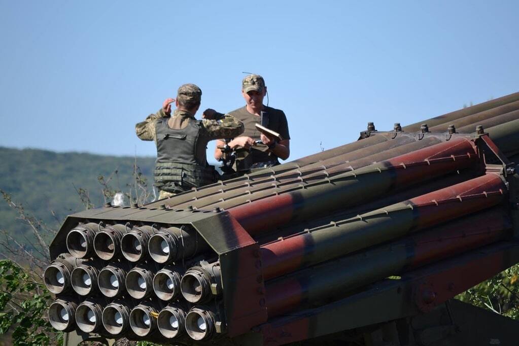 Реактивна потужність: штаб АТО показав тренування українських артилеристів
