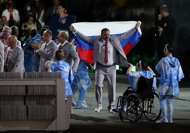 Паралимпиада-2016 началась со скандала из-за российского флага: фотофакт