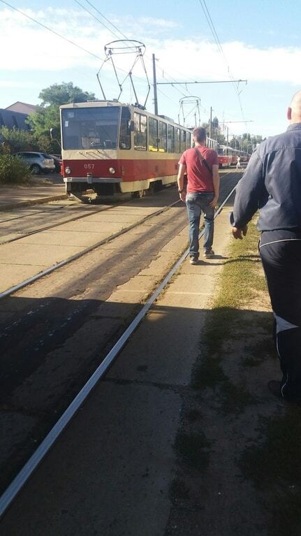 В Киеве трамвай протаранил бус: опубликованы фото