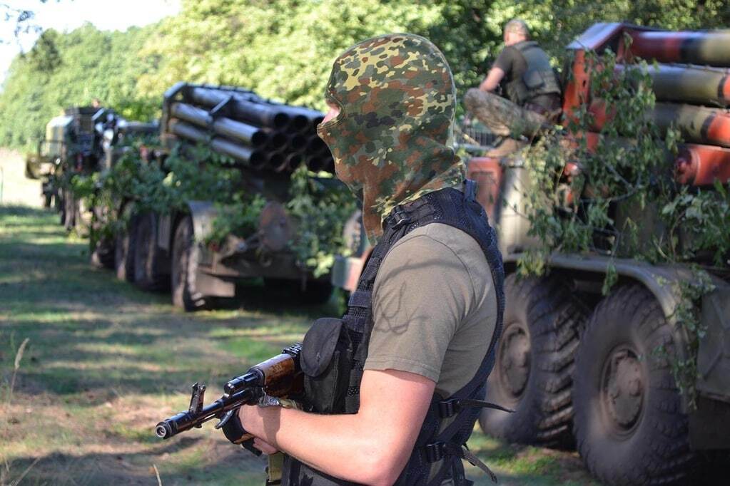 Реактивная мощь: штаб АТО показал тренировку украинских артиллеристов. Опубликованы фото и видео