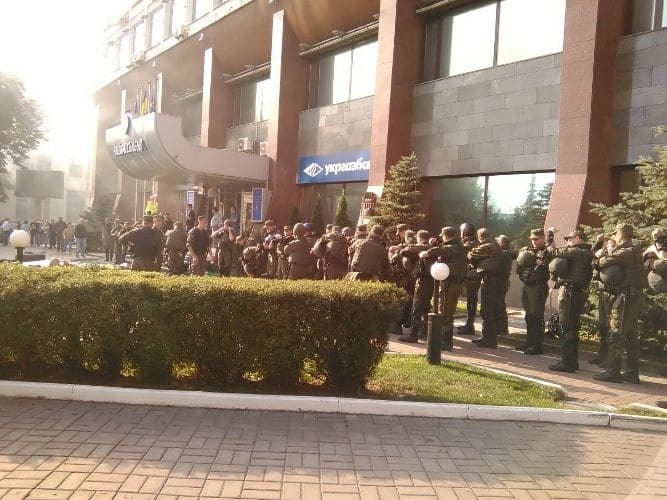 Блокування офісу "Київміськбуду": поліція відтіснила "Азов"