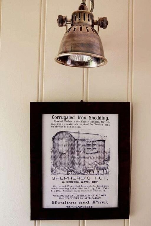 Оазис спокойствия в вашем саду: как оформить вагончик в цыганском стиле 