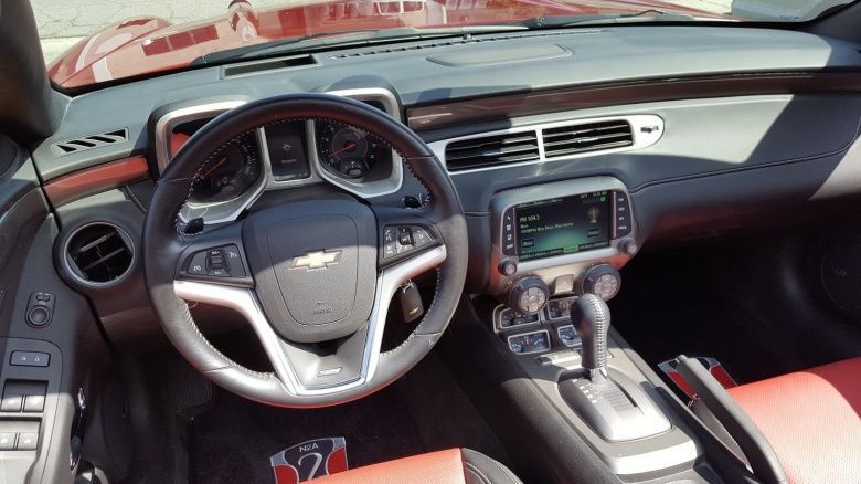 Обратная эволюция: спорткар Chevrolet Camaro превратили в ретро-мобиль - фотофакт