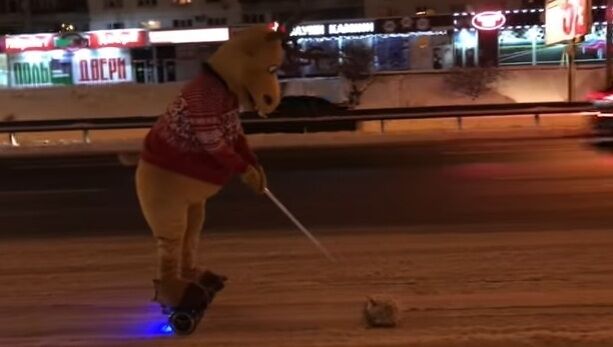 Соцсети рассмешило видео с "оленем" на киевском проспекте