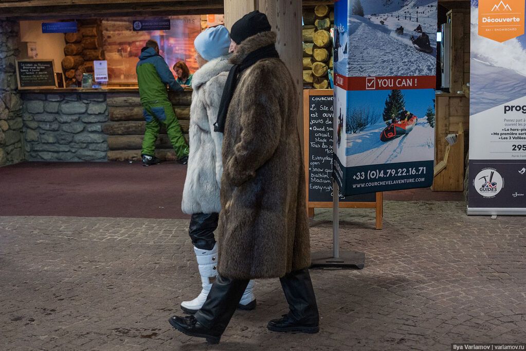 Мех в глаза и леопард по телу: названы 10 признаков россиян в Куршевеле. Фотофакт