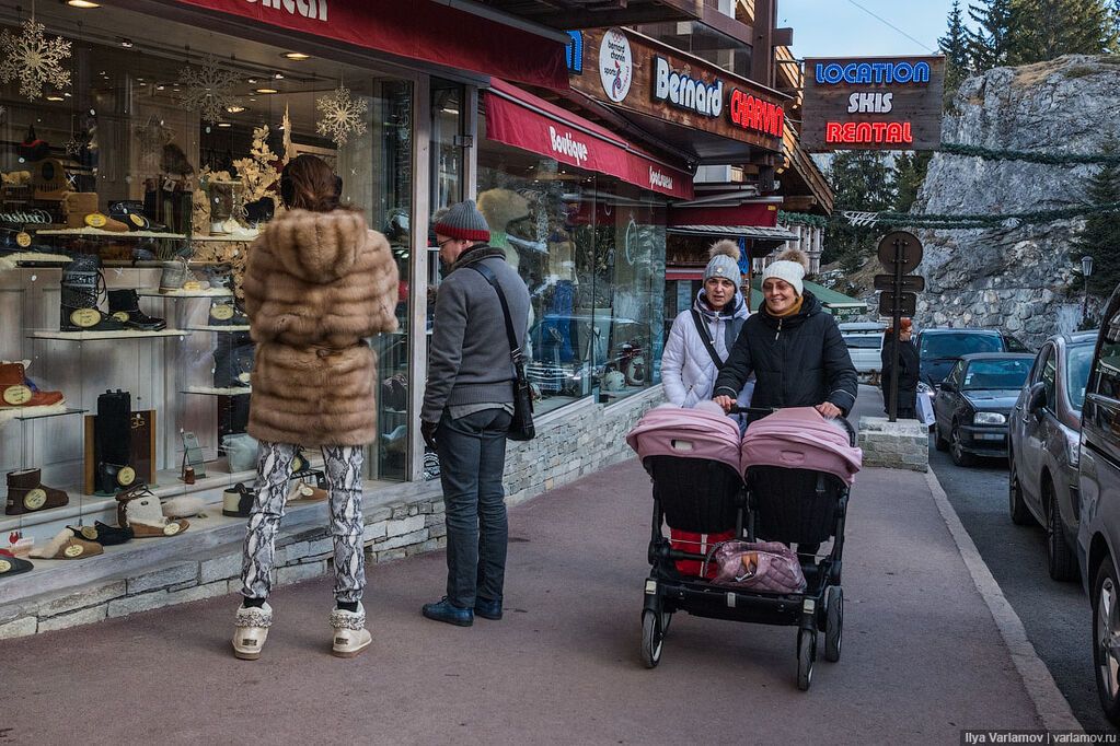 Мех в глаза и леопард по телу: названы 10 признаков россиян в Куршевеле. Фотофакт