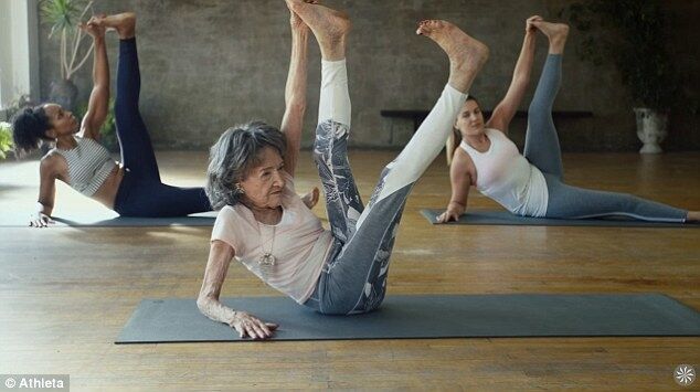 98-летняя инструктор по йоге раскрыла секрет бодрости духа