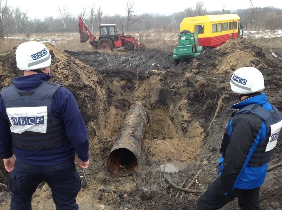 Прорвало трубопровод: 250 тысяч жителей Луганска остались без воды