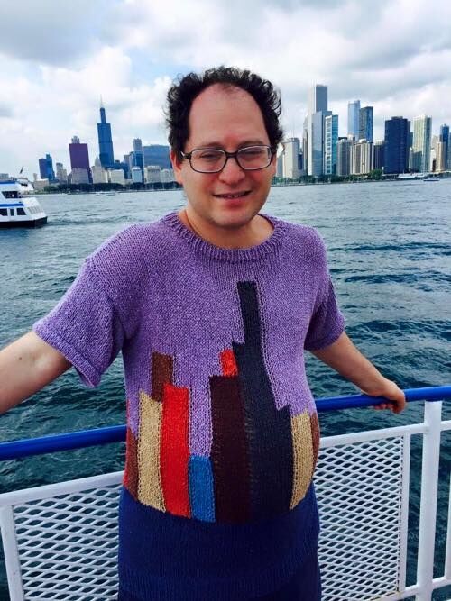 В сети ажиотаж вокруг снимков американца в забавном вязаном свитере