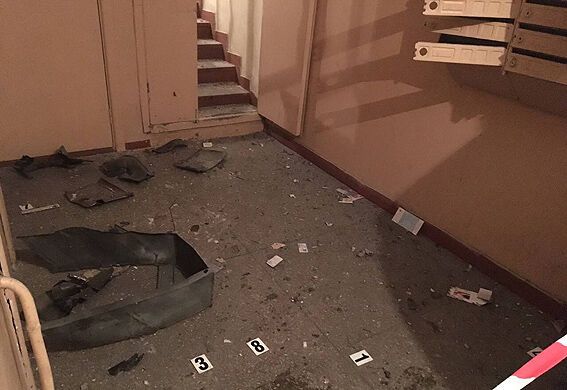 Сюрприз в почте: в киевском подъезде взорвалась граната