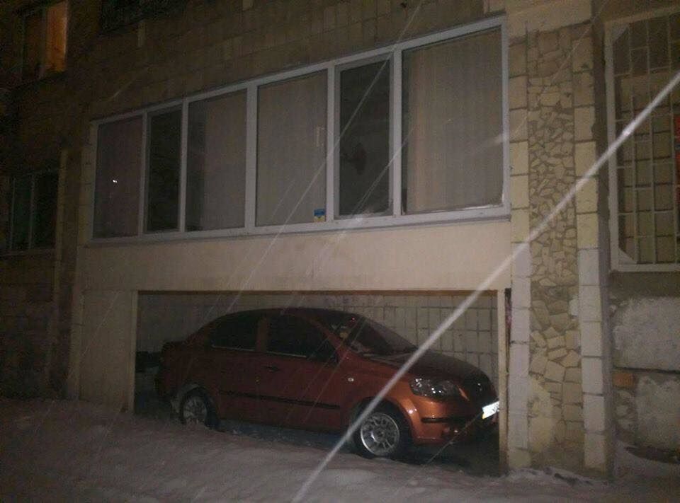 В Киеве герой парковки "спрятался в домике": опубликовано фото