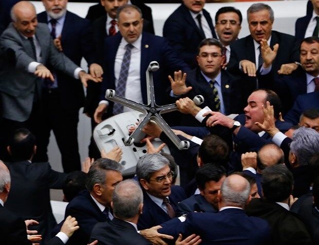 Парасюк обзавидуется: турецкие депутаты устроили знатную драку