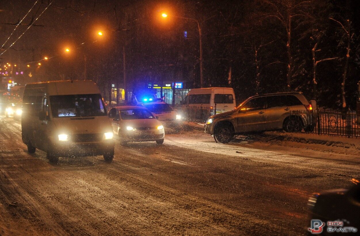 На заснеженном проспекте Соборном произошла авария