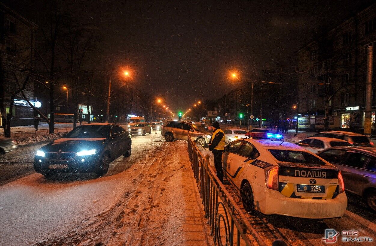 На заснеженном проспекте Соборном произошла авария