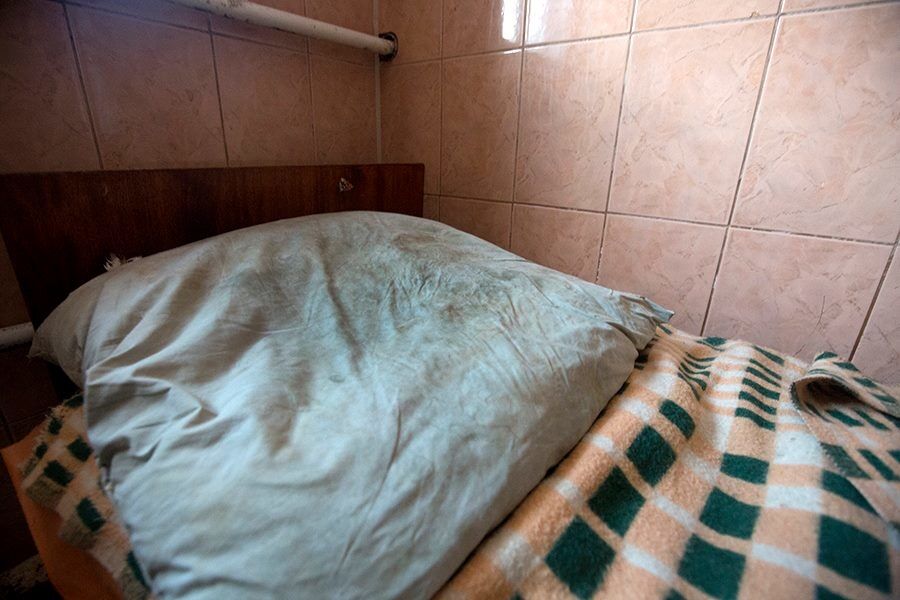 Пытки и унижения в Мукачевском психинтернате: у омбудсмена обнародовали шокирующие фото 