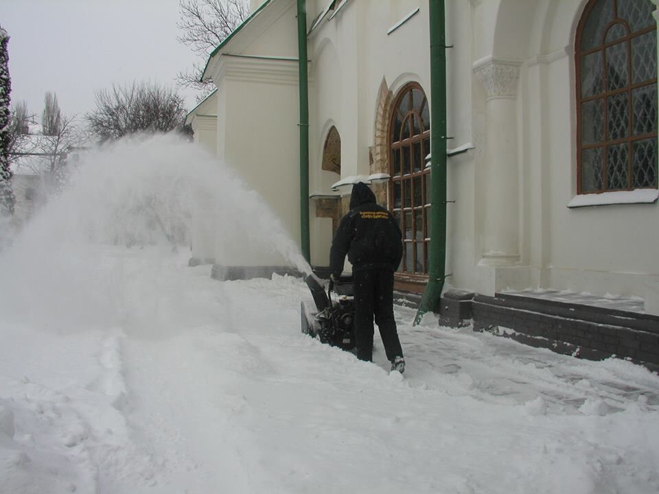 1,5 метра снега: в соцсети появились фото с крыши Софии Киевской