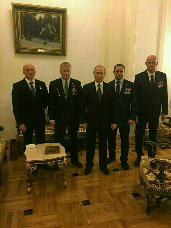 Урочиста зустріч у Кремлі: в мережі показали фото з командиром "приватної армії Путіна"