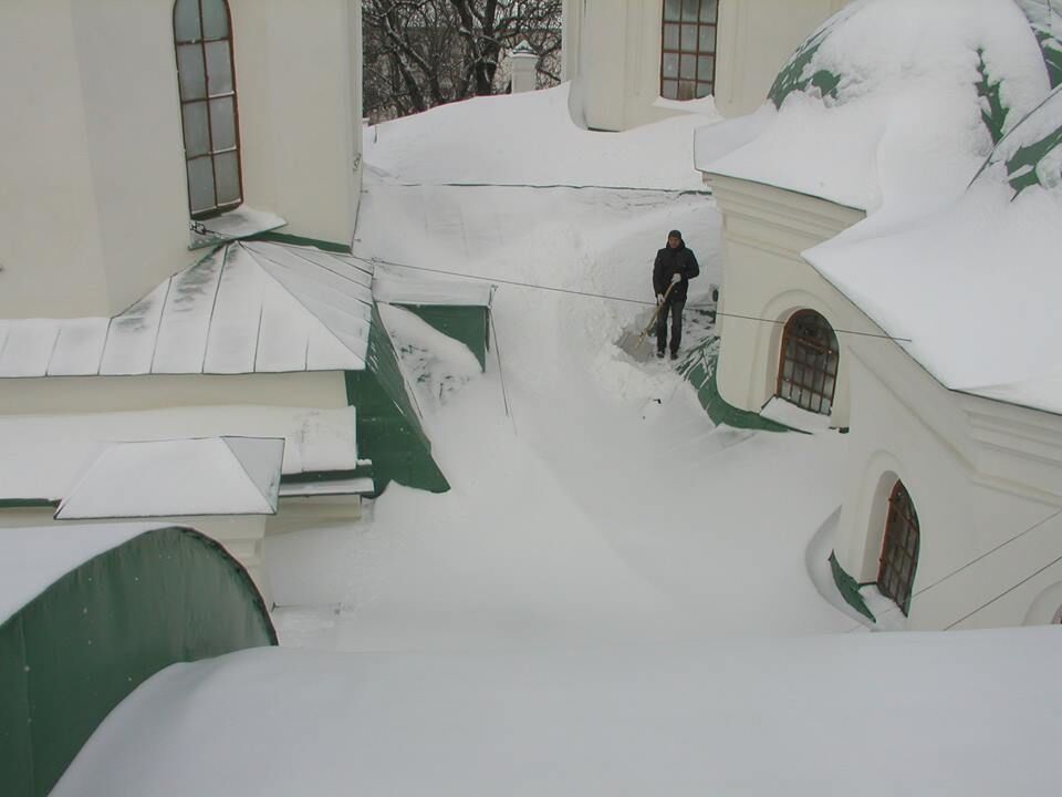 1,5 метра снега: в соцсети появились фото с крыши Софии Киевской