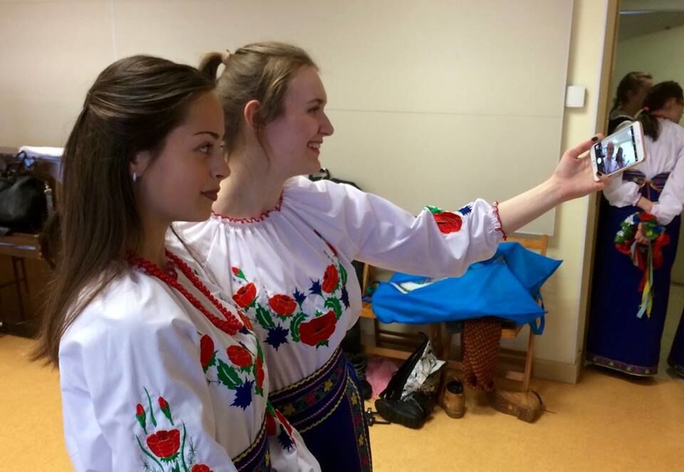 Судьи плакали, конкуренты аплодировали: юные украинки заняли первое место на фестивале в Латвии