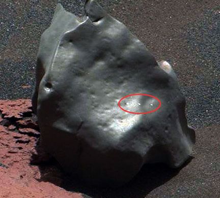 На Марсе обнаружен металлический объект: фотофакт