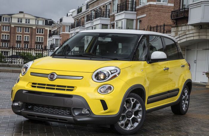 У компактного минивэна Fiat 500L самая низкая оценка за надежность: -276.