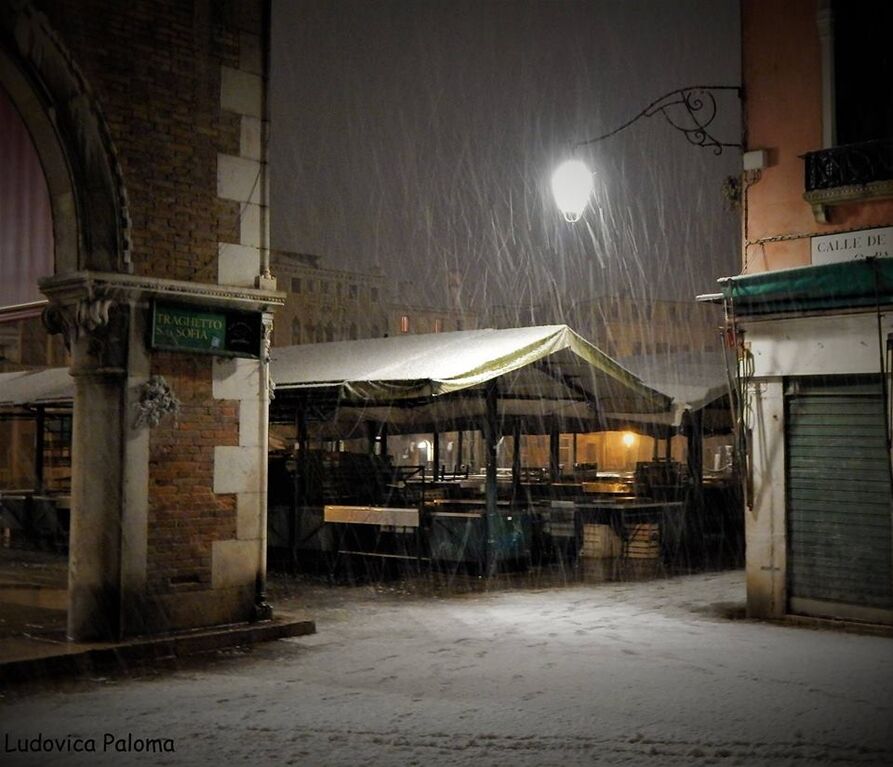Необычно и красиво: в сети восхитились снимками Венеции в снегу