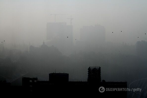 "Как Пекин": киевляне вновь жалуются на туман и запах гари в городе