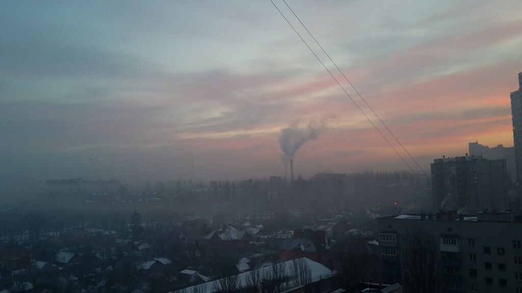 "Как Пекин": киевляне вновь жалуются на туман и запах гари в городе