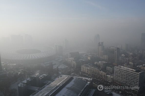 "Как Пекин": киевляне вновь жалуются на туман и запах гари в городе